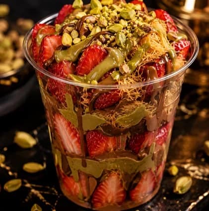 Dubai Chocolate Strawberries Bar